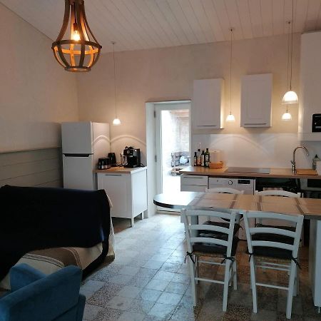 L'Annexe De Gaston Villa Le Port-des-Barques Exteriör bild